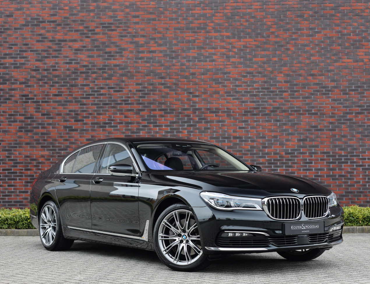 BMW 750i X-Drive High Executive