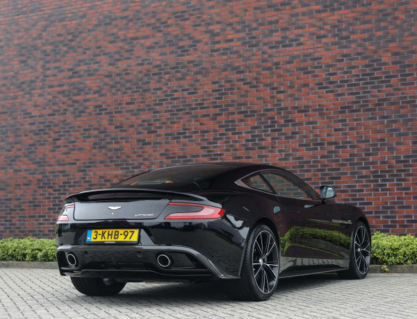 Aston Martin Vanquish 6.0 V12